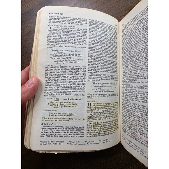 Vintage NIV Holy Bible With Brown Leather Cover & Highlighted Verses - Picture 7 of 12